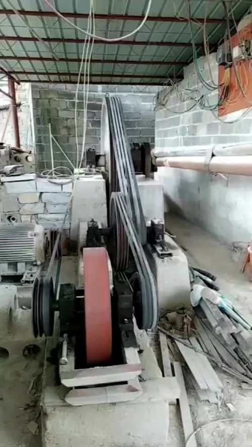 實(shí)拍工廠內(nèi)一幕,原來(lái)繩子可以割開(kāi)石頭,這場(chǎng)面太震撼了